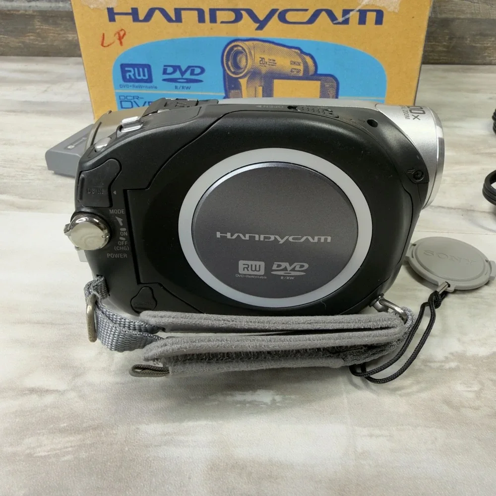 Sony DCR-DVD92 Unisex Size Compact Handycam Camcorder 20x Zoom Silver For Parts